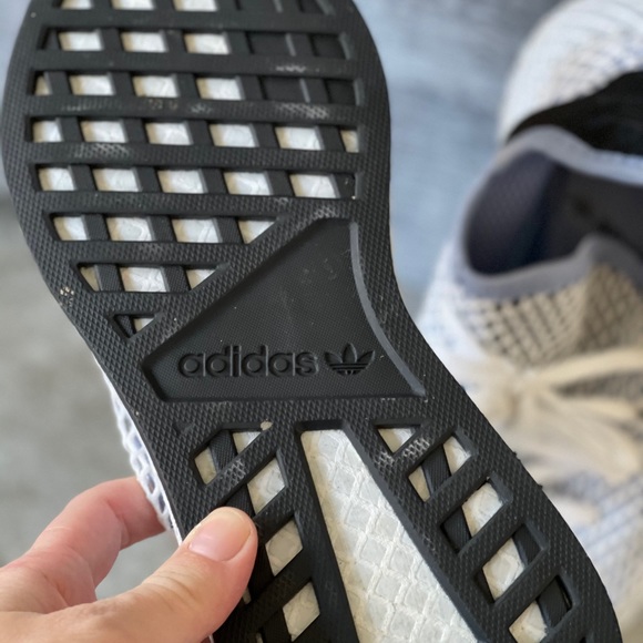 Sneaker - Picture 2 of 2